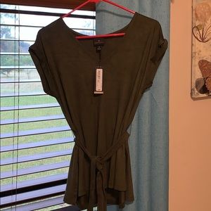 Worthington military green blouse.